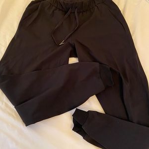 Lululemon on the fly jogger size 6 black